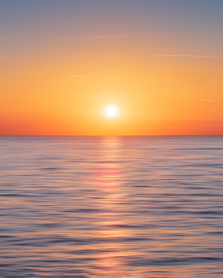 Serene ocean view during sunset in Kadıköy, Istanbul, showcasing a beautiful horizon and calm waters.